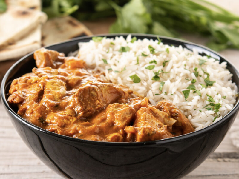 Pollo al curry y arroz.